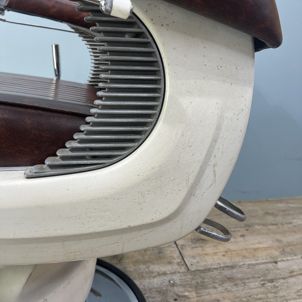 タカラベルモント 昭和レトロ バーバーチェア(理容椅子)の卸・通販 タカラベルモント 昭和レトロ バーバーチェア(理容椅子)の卸・通販