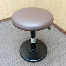 ビューティガレージ ヘッドスパスツール【スイング】 ダークブラウン