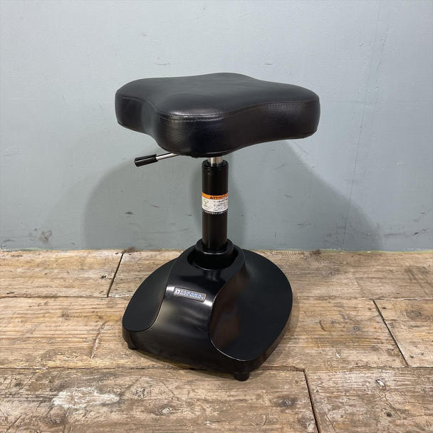 タカラベルモント ESPOIR STOOL（エスポワールスツール） 1