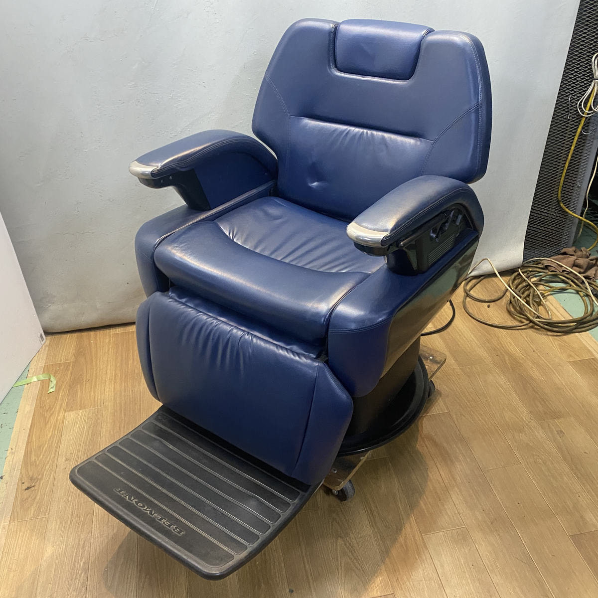 【タカラベルモント 】【理容椅子】【レガロ2】 レガロ2 （REGALO2) ブルーの卸・通販 | ビューティガレージ