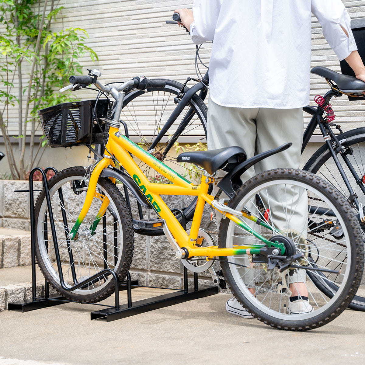 スタンドいらずの頑丈自転車ラック2台用（N277）の卸・通販