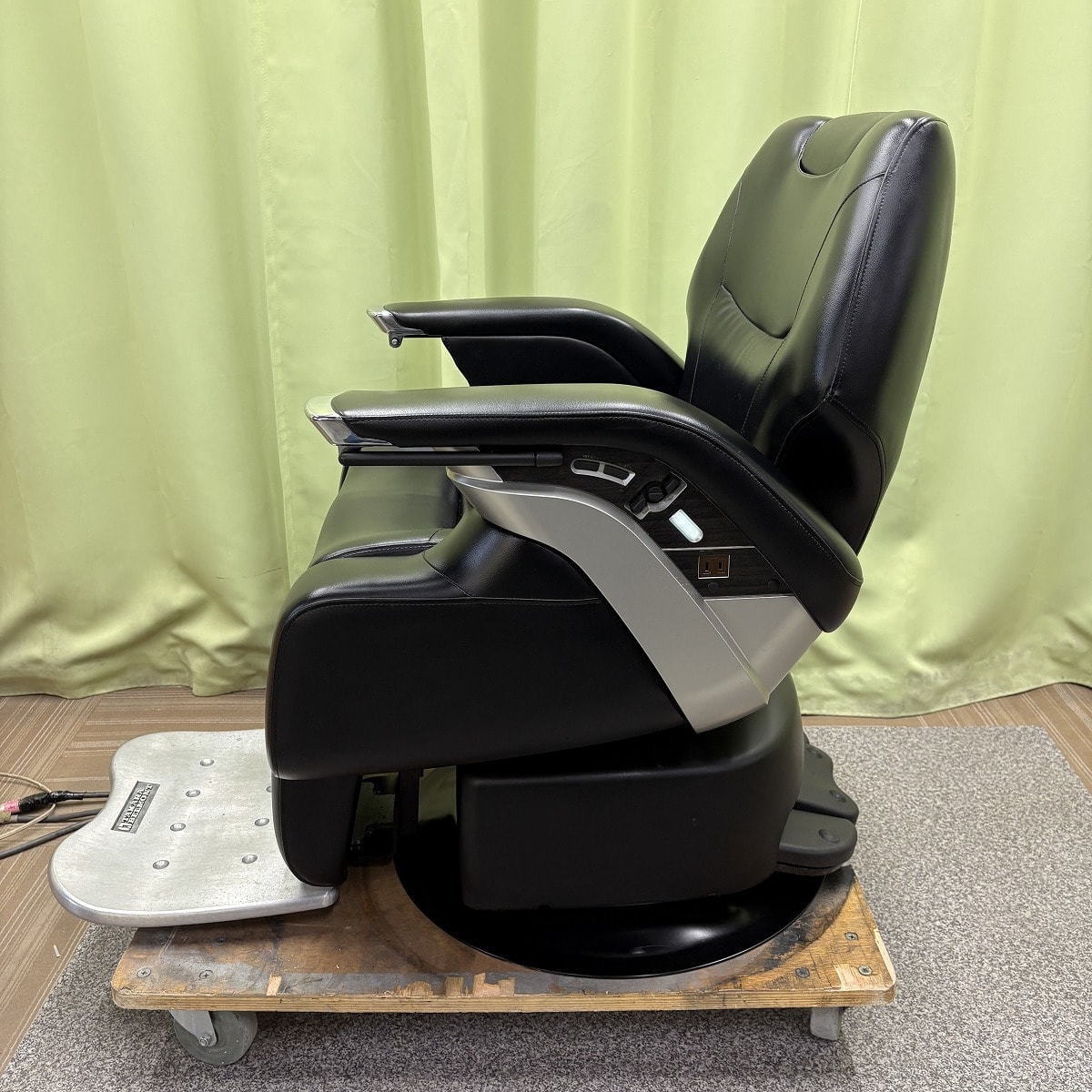 タカラベルモント 理容椅子 レジェンド 2010年 整備渡し LEGEND II | チェア | 製品情報 | タカラベルモント