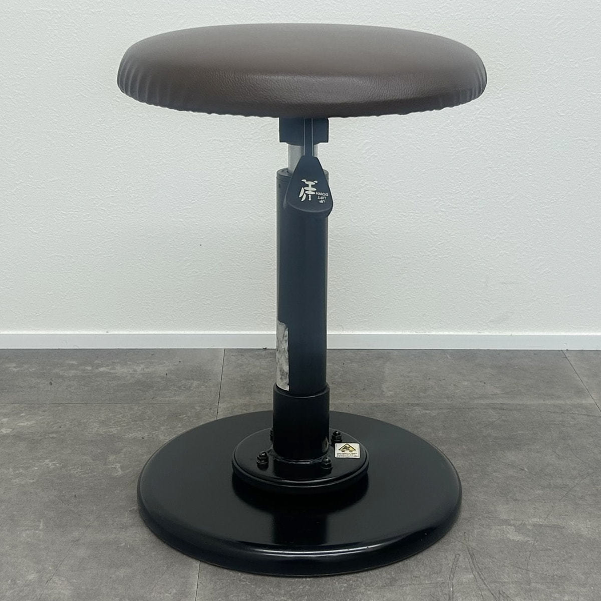 ヘッドスパ　スツール　ビューティーガレージ ヘッドスパスツール【スイング】（日本製） ブラックの卸・通販