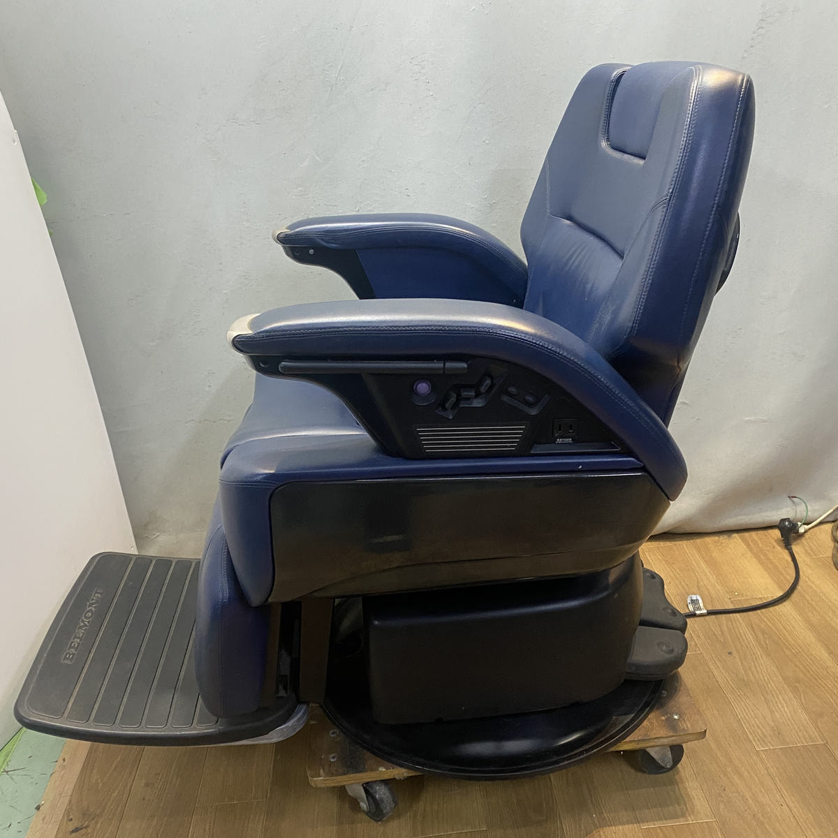 【タカラベルモント 】【理容椅子】【レガロ2】 LEGEND II | チェア | 製品情報 | タカラベルモント