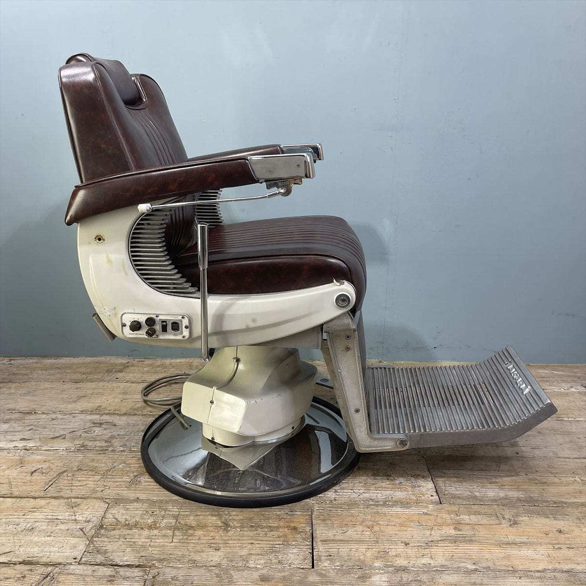 タカラベルモント 昭和レトロ バーバーチェア（理容椅子）の卸・通販