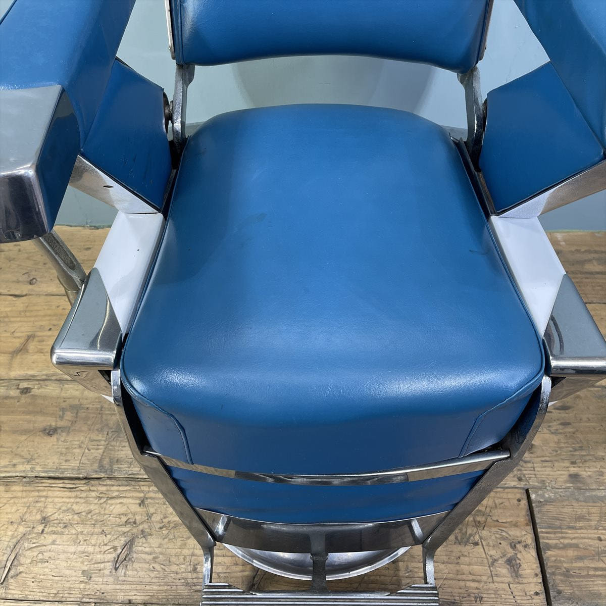 タカラベルモント レトロバーバーチェア（理容椅子）【57号】の卸