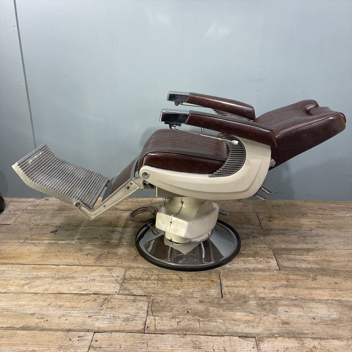 昭和レトロバーバーチェア タカラベルモント 昭和レトロ バーバーチェア（理容椅子）の卸