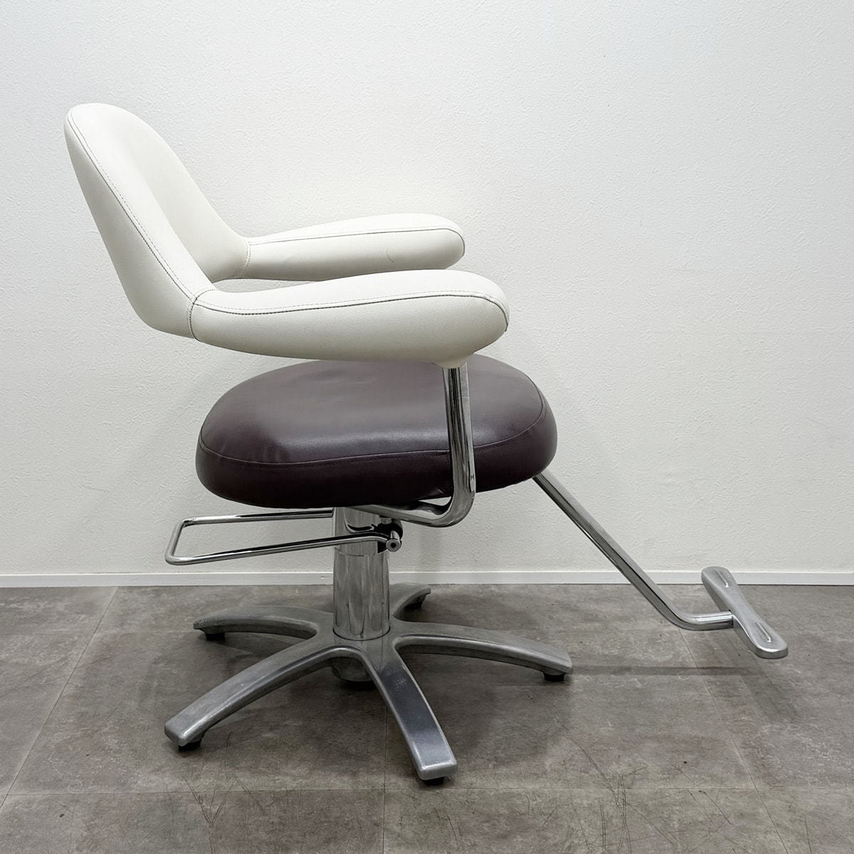 タカラベルモント スタイリングチェア 美容室用 椅子 YAMA ヤマ SP-YA YAMA（ヤマ）の卸・通販 | ビューティガレージ