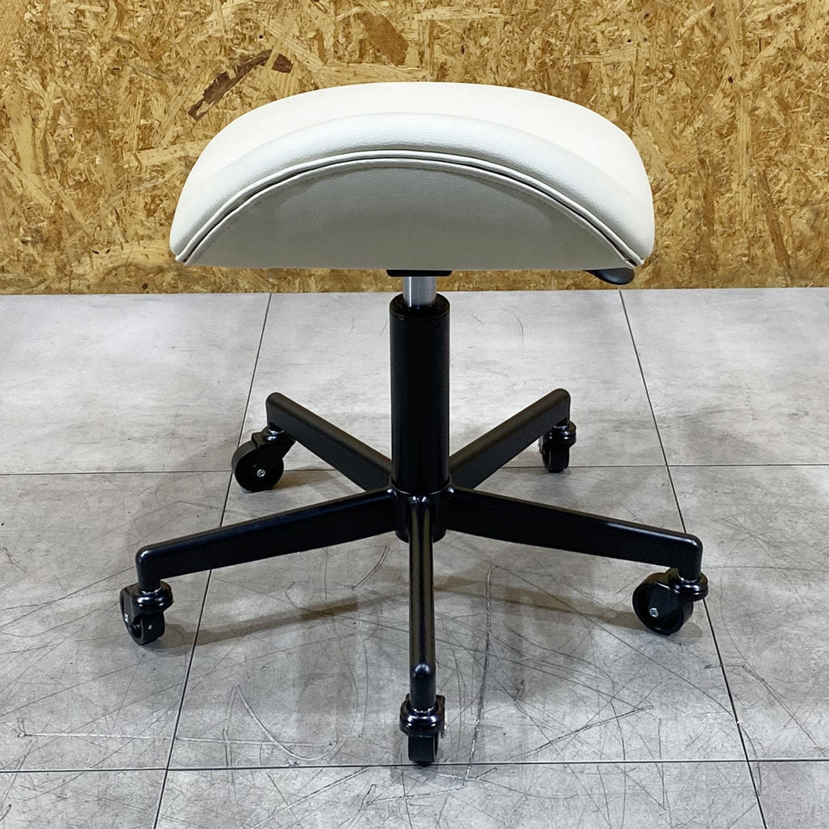 中古】アイラッシュガレージ スツール 『 【GANA】 カルマース』ヌード