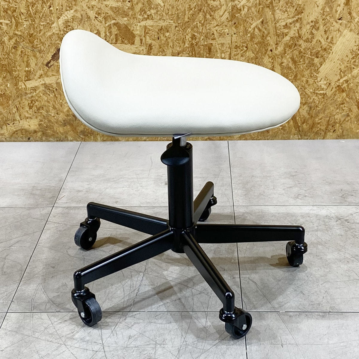 中古】アイラッシュガレージ スツール 『 【GANA】 カルマース』ヌード