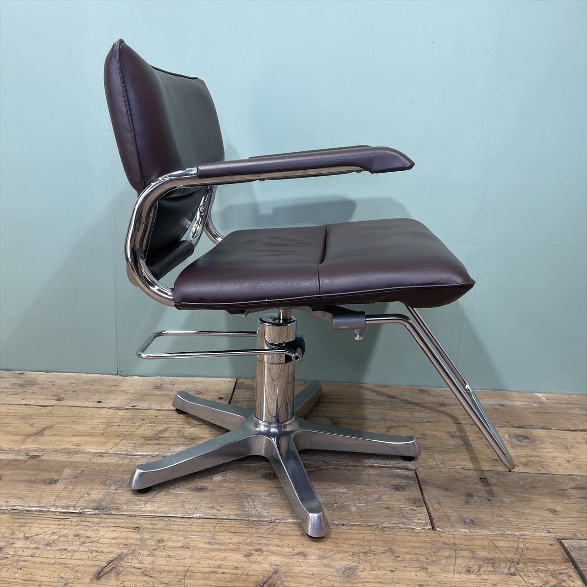 タカラベルモント スタイリングチェア ラビットキャプテンII SU-818N ①