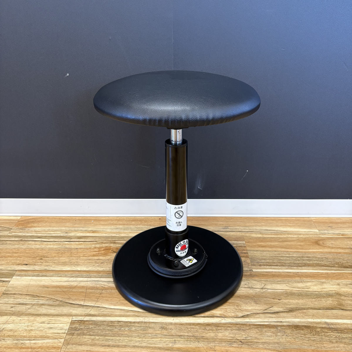 アウトレット】ヘッドスパスツール：日本製（スイング・ブラック