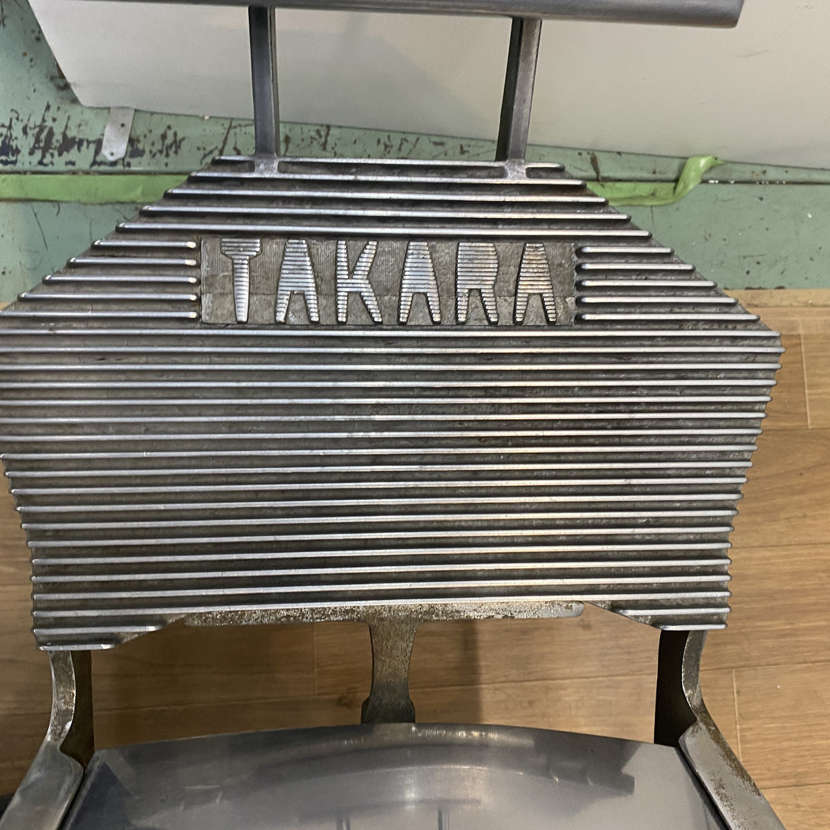 タカラベルモント レトロバーバーチェア（理容椅子）【57号】の卸 