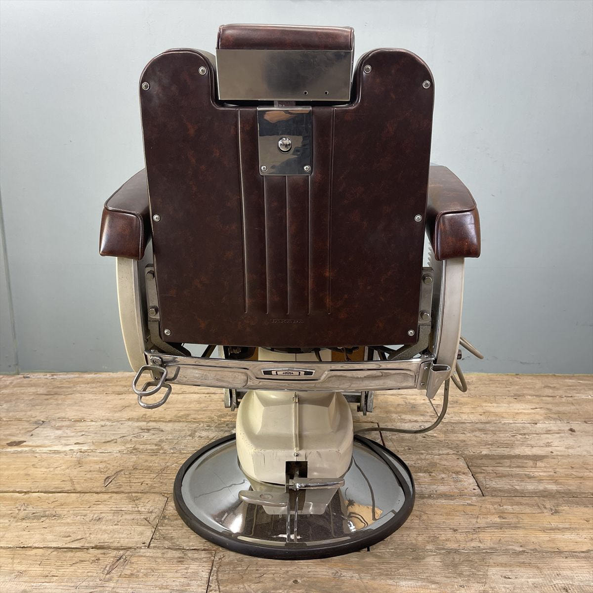 昭和レトロバーバーチェア タカラベルモント 昭和レトロ バーバーチェア（理容椅子）の卸