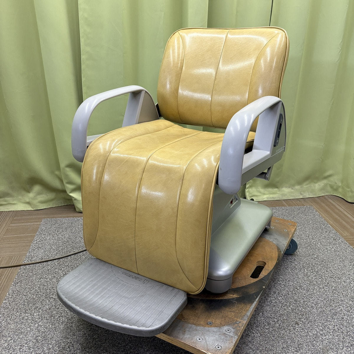 E'sy (イージィ) レッグレスト固定式の卸・通販 | ビューティガレージ