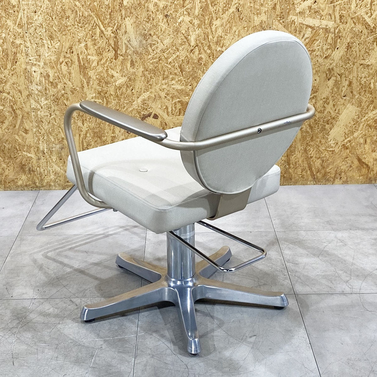 中古】タカラベルモント スタイリングチェア 『THEIAシリーズ Cirk