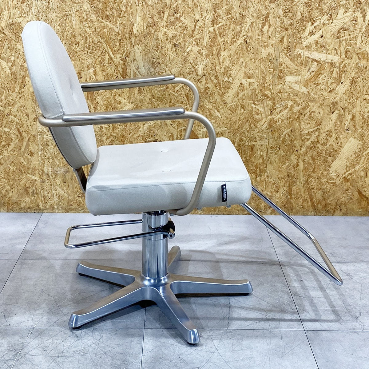中古】タカラベルモント スタイリングチェア 『THEIAシリーズ Cirk