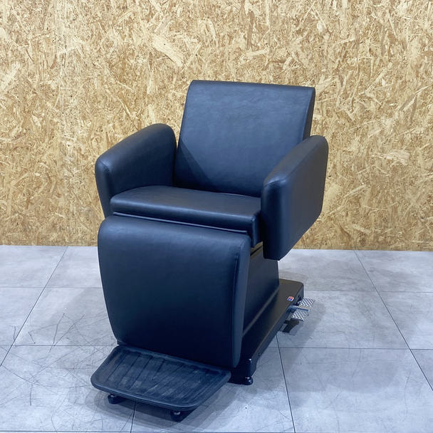 【中古】ビューティガレージ　電動シャンプーチェア『 ALVIN-Sofa』ステップ付・レッグレスト固定タイプ　ブラック	 1