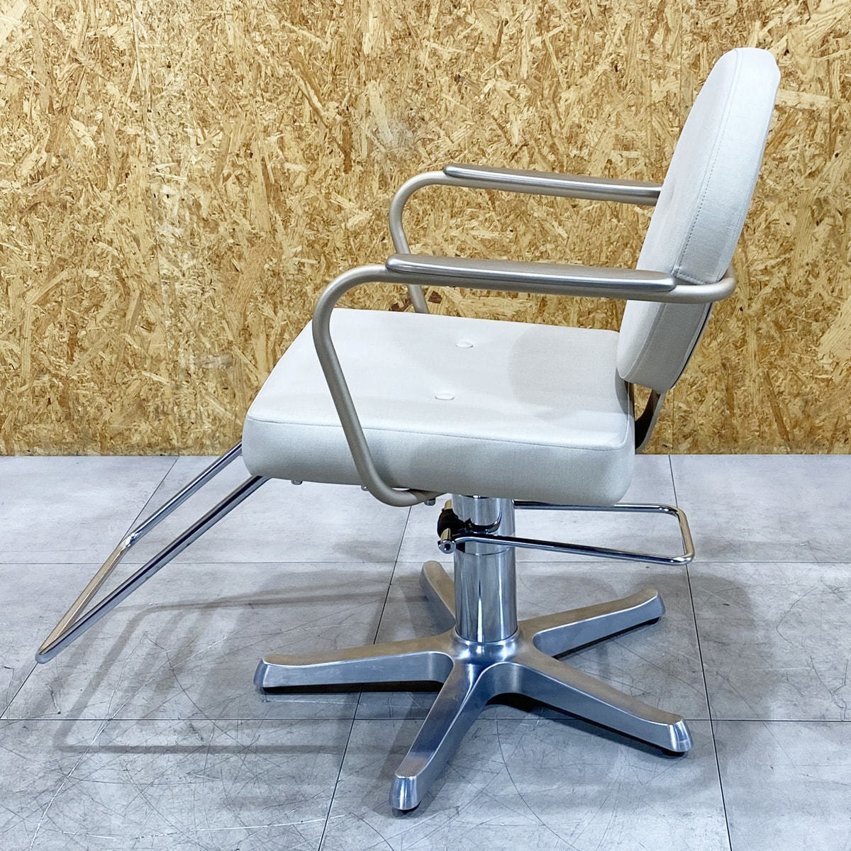 中古】タカラベルモント スタイリングチェア 『THEIAシリーズ Cirk